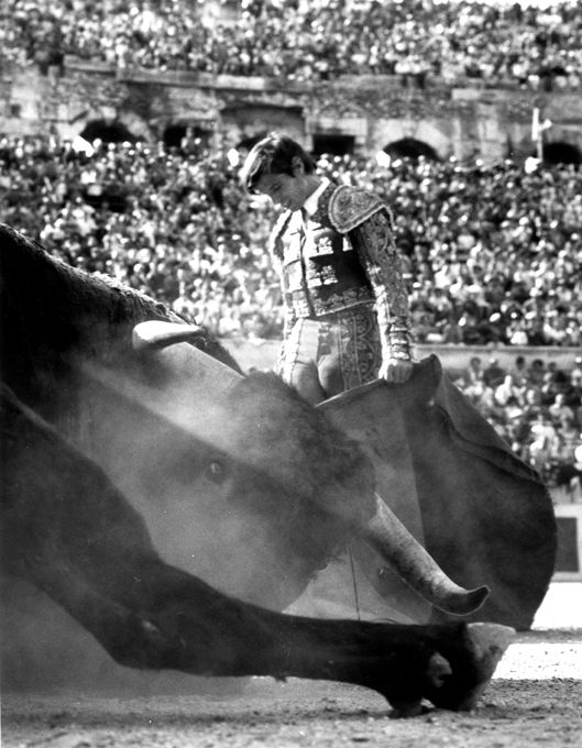 El Cordobes après le descabello,Nîmes,1965.jpg
